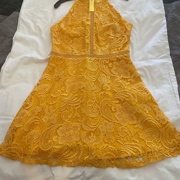 Brand New! NEVER WORN, still has tags - Picture 1 of 3